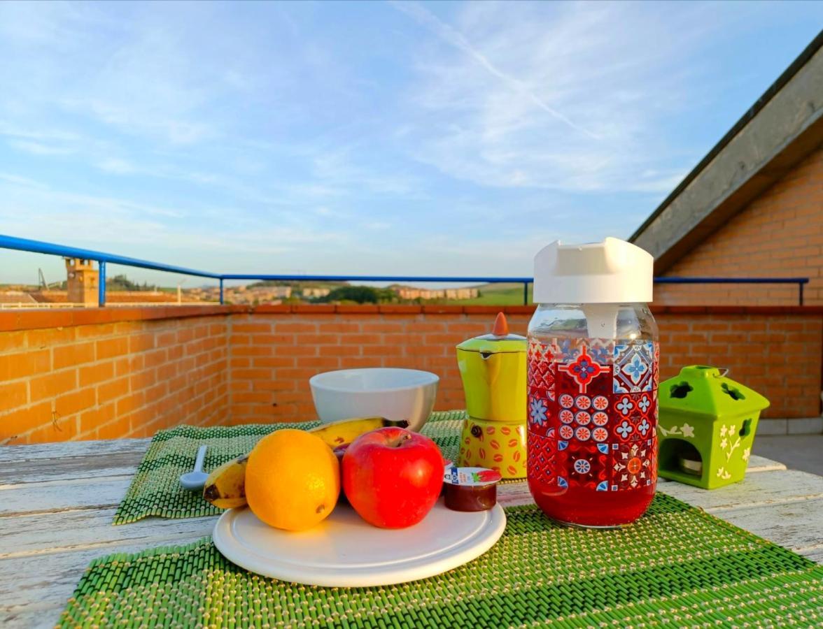 Siena Appartamento Con Splendido Terrazzo Presciano Luaran gambar